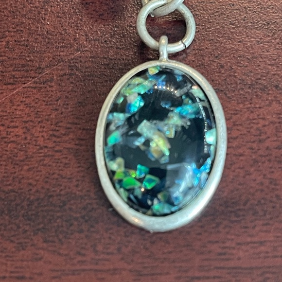 EUC Avenue necklace - Picture 3 of 3